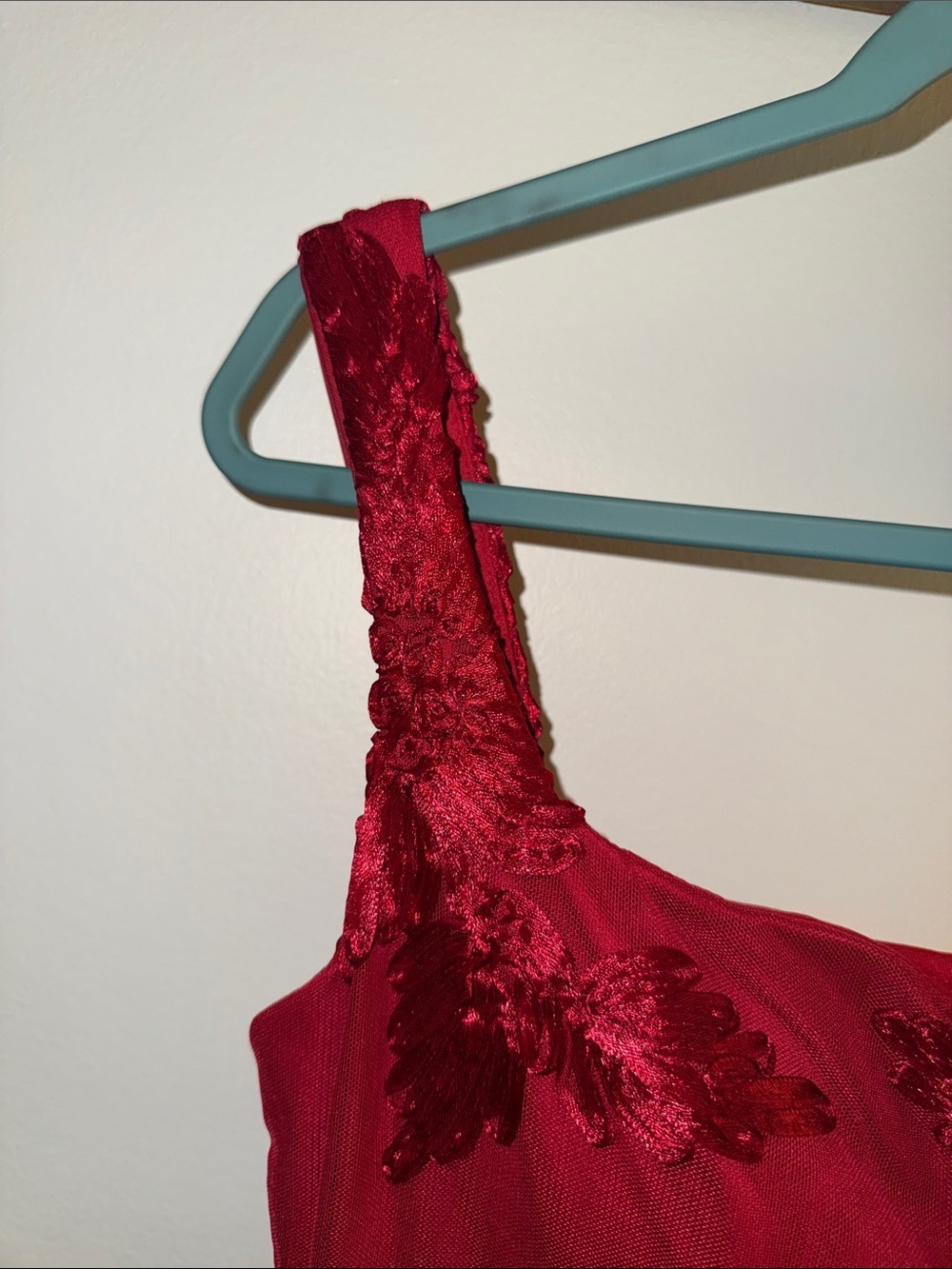 Maroon Floral Lace Prom Gown - Women - Picture 3 of 5